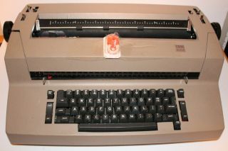 Vintage Ibm Selectric Ii Correcting Typewriter Biege,