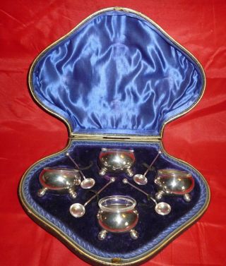 Cased Set Of Four Silver Salts By Haseler Brothers,  Birmingham 1909 And 4 Spoons