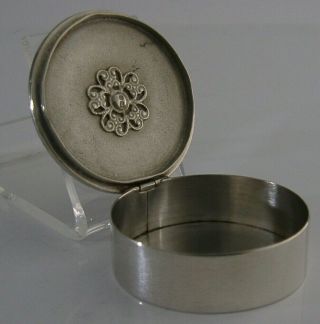 QUALITY ENGLISH SOLID STERLING SILVER SNUFF or PILL BOX 2000 4
