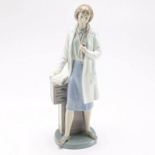 Vintage (1982) Lladro " Lady Doctor " Figurine