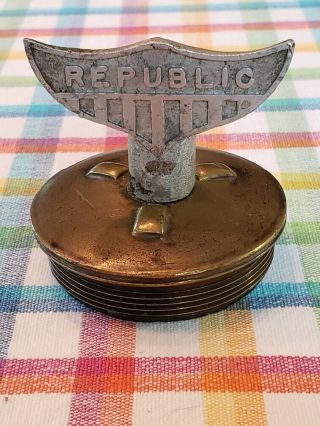 Vintage 1911 - 1916 Republic Truck Shield On Screw On Radiator Cap