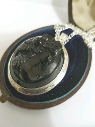 ANTIQUE VICTORIAN WHITBY JET & SILVER MOUNT GODDESS CAMEO PENDANT ON CHAIN 3