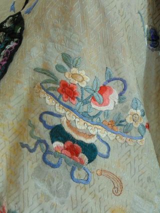 VINTAGE / ANTIQUE CHINESE WOMAN ' S SILK ROBE JACKET COAT 4