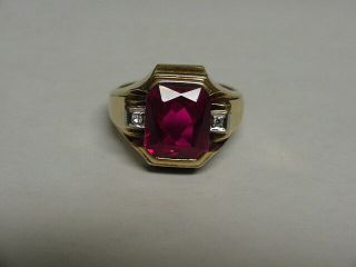VINTAGE 10K GOLD MEN ' S RUBY RED COLOR STONE,  2 SMALL DIAMONDS RING SIZE 9.  25 2