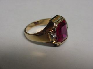 VINTAGE 10K GOLD MEN ' S RUBY RED COLOR STONE,  2 SMALL DIAMONDS RING SIZE 9.  25 3