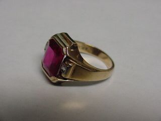 VINTAGE 10K GOLD MEN ' S RUBY RED COLOR STONE,  2 SMALL DIAMONDS RING SIZE 9.  25 4