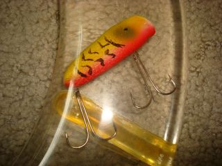 Vintage Fishing Lures Hooks Tackle Standard Toilet Seat Lucite Resin Acrylic 6