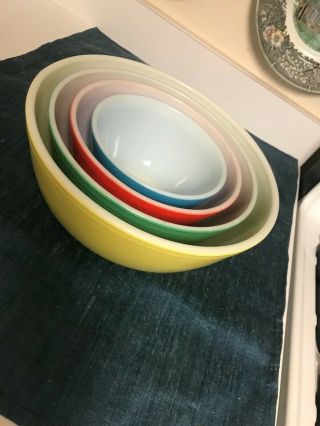 COMPLETE SET of 4 VINTAGE Pyrex Glass PRIMARY COLORS MIXING BOWLS EXCLNT 6
