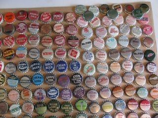 250 plus DIFFERENT VINTAGE OLDER MOSTLY OBSOLETE SODA CAPS CORK AND PL 5