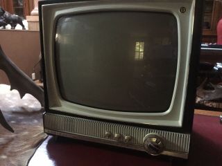 Vintage Admiral Portable B&w Tv Late 1960 