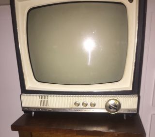 Vintage Admiral Portable B&W TV Late 1960 ' s/Early 1970’s Model PK1360 11” Screen 8