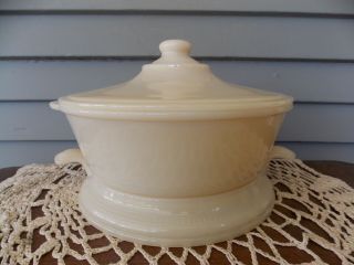 3 Piece Vintage Fire King Ivory Oven Glass 2 Qt Casserole Dish With Lid & Trivet