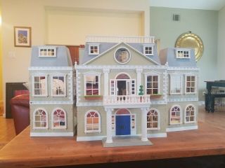 Calico Critters Manor With Furniture And Critter Family