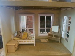 Calico Critters Manor with furniture and critter family 3