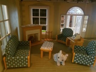 Calico Critters Manor with furniture and critter family 5