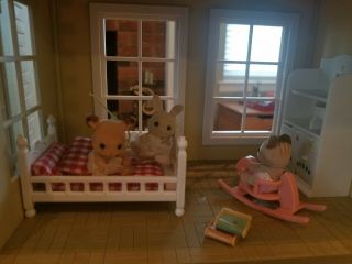 Calico Critters Manor with furniture and critter family 6