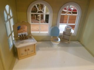 Calico Critters Manor with furniture and critter family 7