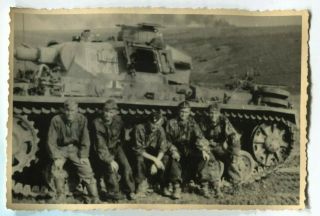 World Warii Archived Photo Wehrmacht Soldiers With Destroyed Russian T - 34 Tank