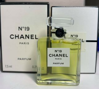 Chanel No 19 Parfum 7,  5 Ml 0.  25 Fl Oz Vintage