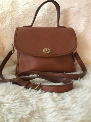 Gorgeous Vintage Brown Leather Coach Ladies Cross Body Handbag