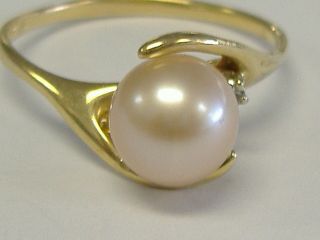 VINTAGE SOLID 14K GOLD NATURAL 7,  5 MM PEARL AND DIAMOND ACCENT RING SIZE 7 2