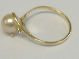 VINTAGE SOLID 14K GOLD NATURAL 7,  5 MM PEARL AND DIAMOND ACCENT RING SIZE 7 3
