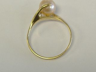VINTAGE SOLID 14K GOLD NATURAL 7,  5 MM PEARL AND DIAMOND ACCENT RING SIZE 7 4