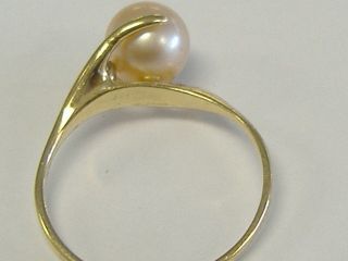 VINTAGE SOLID 14K GOLD NATURAL 7,  5 MM PEARL AND DIAMOND ACCENT RING SIZE 7 5