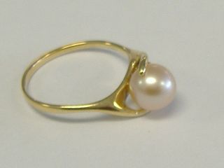 VINTAGE SOLID 14K GOLD NATURAL 7,  5 MM PEARL AND DIAMOND ACCENT RING SIZE 7 8