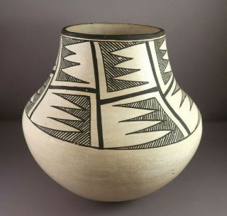 Marie Z.  Chino (1907 - 1982) Vintage Acoma Pottery Olla Ca.  1960 2