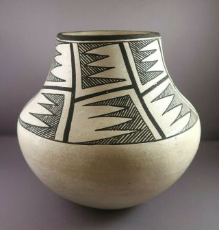 Marie Z.  Chino (1907 - 1982) Vintage Acoma Pottery Olla Ca.  1960 3