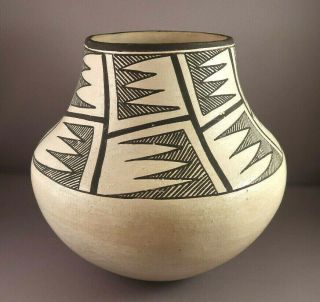 Marie Z.  Chino (1907 - 1982) Vintage Acoma Pottery Olla Ca.  1960 4