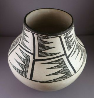 Marie Z.  Chino (1907 - 1982) Vintage Acoma Pottery Olla Ca.  1960 5