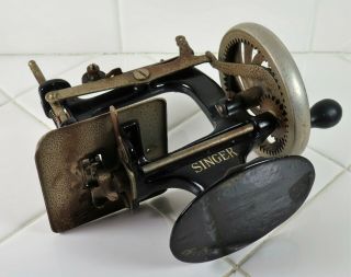 Antique / Vintage Singer Miniature or Child ' s Sewing Machine (Cast Iron?) 5