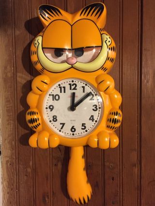 Vintage Garfield Cat Animated Wall Clock With Moving Eyes & Tail Sunbeam Clock