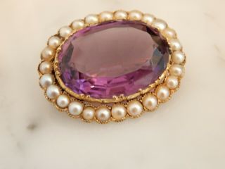 AN EXCEPTIONAL ANTIQUE GOLD OVAL 15.  00 CARAT AMETHYST AND PEARL BROOCH 4