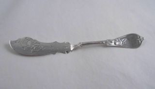 Knowles & Ladd Coin Silver Queens Pattern Master Butter Knife Strawberries Brite
