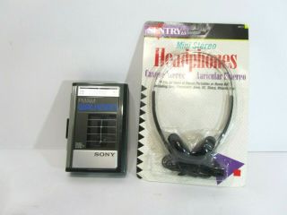 Vintage Sony Wm - F41 Am/fm Walkman Tape Deck Radio Headphones