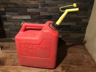 Vintage Chilton Gas Can 6 Gallon P60 Vented W/ Screened Spout Pre - Ban