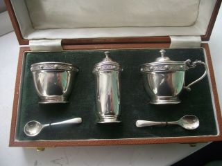 Antique Sterling Silver Hallmarked Cased 3 Piece Cruet Set And 2 Spoons 124.  3g
