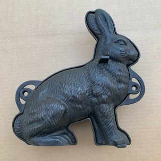 Vintage Griswold Cast Iron Rabbit Cake Mold - 862/863