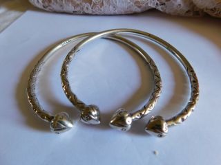 Set Of 2 Vintage Sterling Silver Cuff Bangle Bracelets Ridged Arrow Unisex 65grm