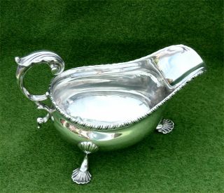 Weighty Victorian Sterling Silver Gravy / Sauce Boat - London 1893 - 5.  67 Ozt A/f