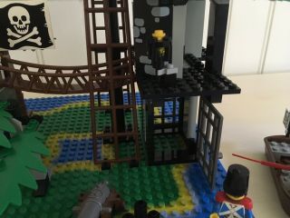 Vintage Lego Pirate System 6270 Forbidden Island and instructions 4