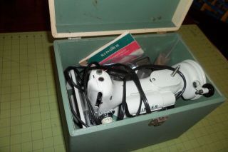 Vintage White Singer 221K Featherweight Sewing Machine W/ Hard Case & Foot Pedal 11