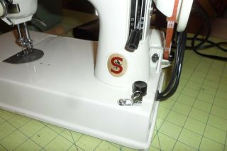 Vintage White Singer 221K Featherweight Sewing Machine W/ Hard Case & Foot Pedal 3