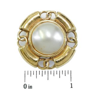 CHANEL Gold Plated CC Logos Imitation Pearl Vintage Clip Earrings 4687a Rise - on 3
