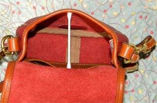 Vintage Dooney and Bourke Big Duck Shoulder Bag Rouge / Tan U.  S.  A. 8
