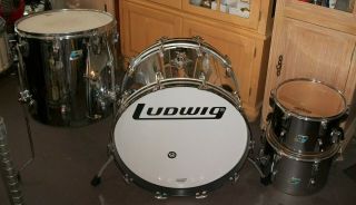 Vintage Ludwig Chrome Drum Set.  Blue & Olive Badges.  Bass 2 Toms,  Floor Tom Usa