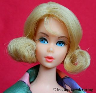 VINTAGE MOD MARLO FLIP BLONDE TWIST N TURN BARBIE DOLL w/ RAINBOW WRAPS OUTFIT 2